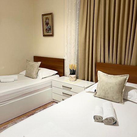 Iljazi'S Apartaments Vlore Bagian luar foto