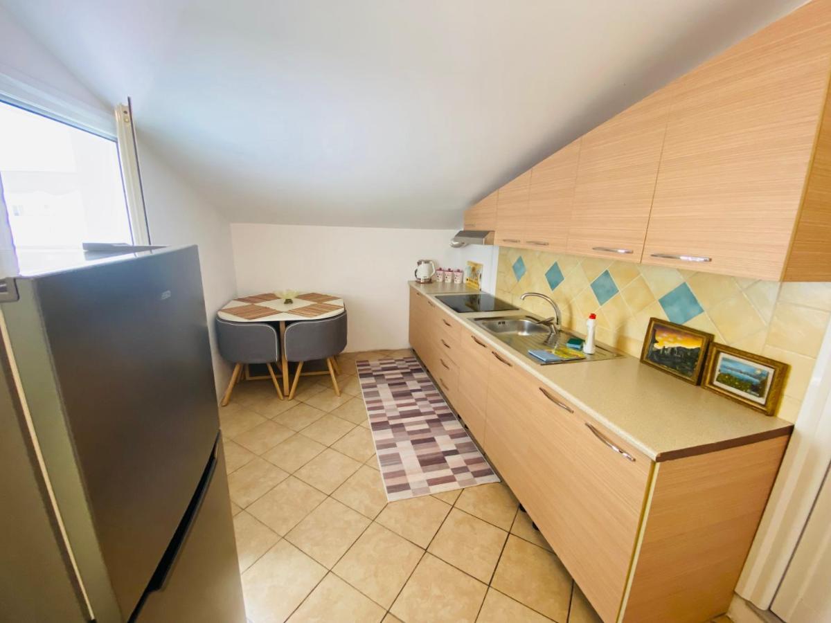 Iljazi'S Apartaments Vlore Bagian luar foto