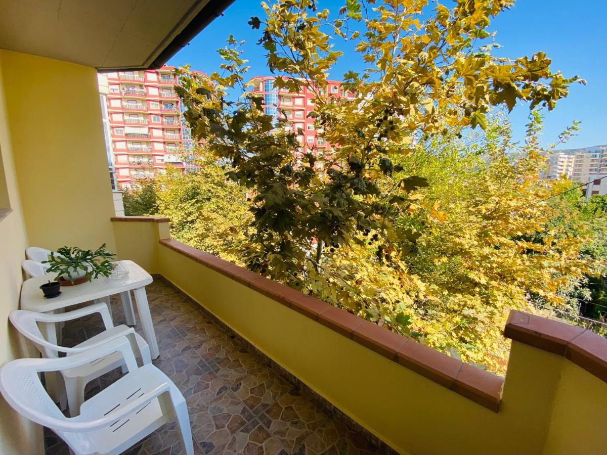 Iljazi'S Apartaments Vlore Bagian luar foto