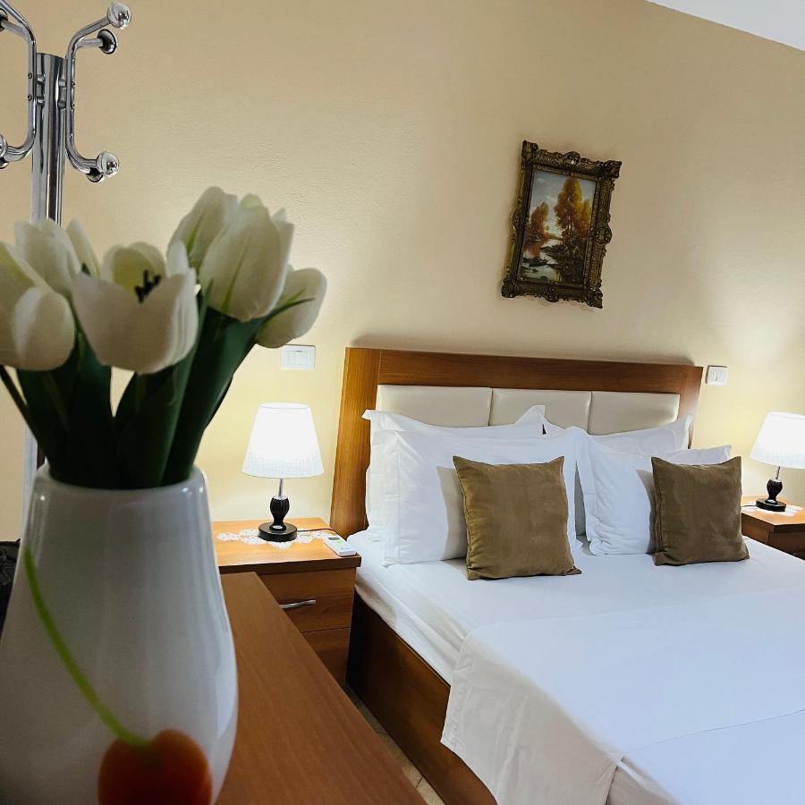 Iljazi'S Apartaments Vlore Bagian luar foto