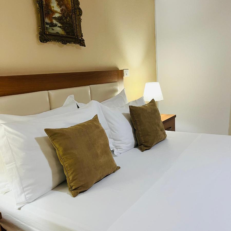 Iljazi'S Apartaments Vlore Bagian luar foto