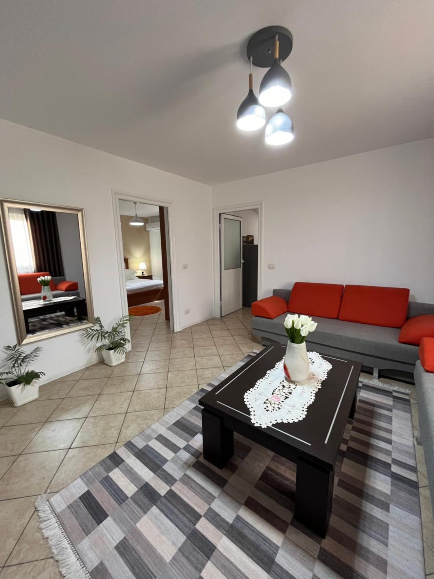 Iljazi'S Apartaments Vlore Bagian luar foto