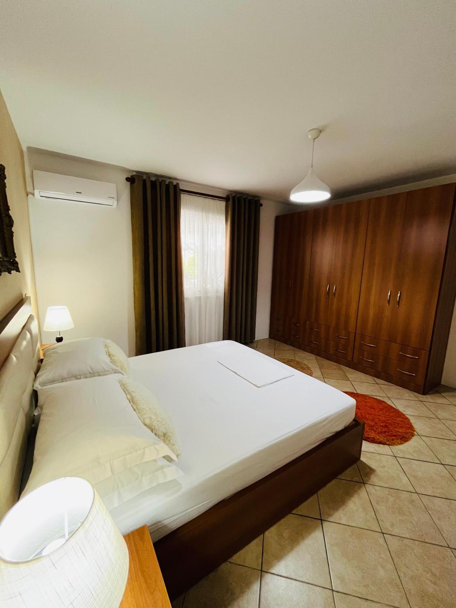 Iljazi'S Apartaments Vlore Bagian luar foto
