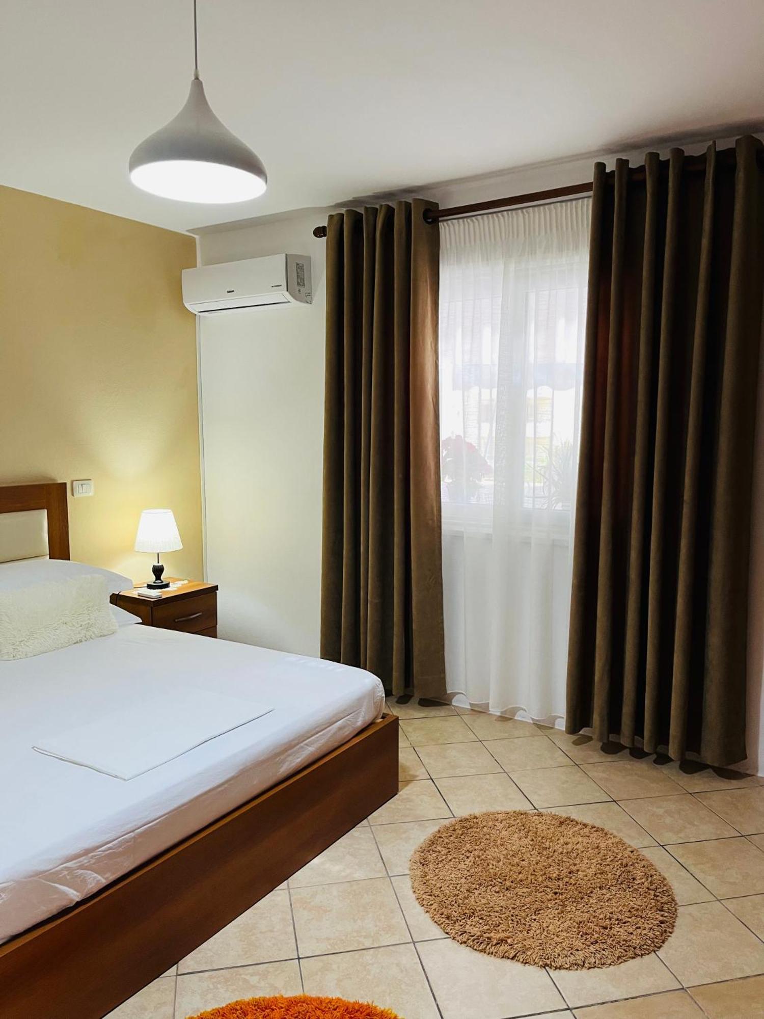 Iljazi'S Apartaments Vlore Bagian luar foto