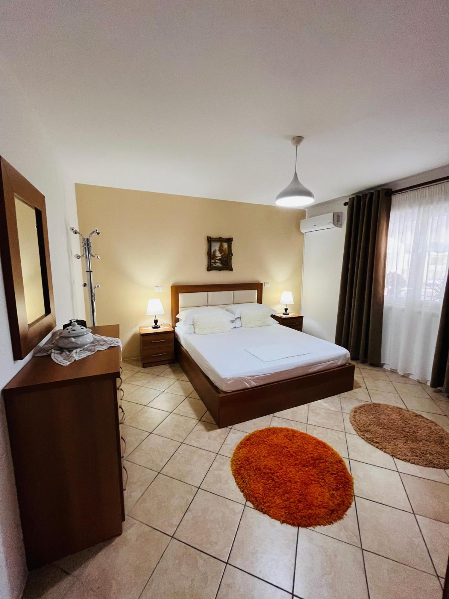 Iljazi'S Apartaments Vlore Bagian luar foto