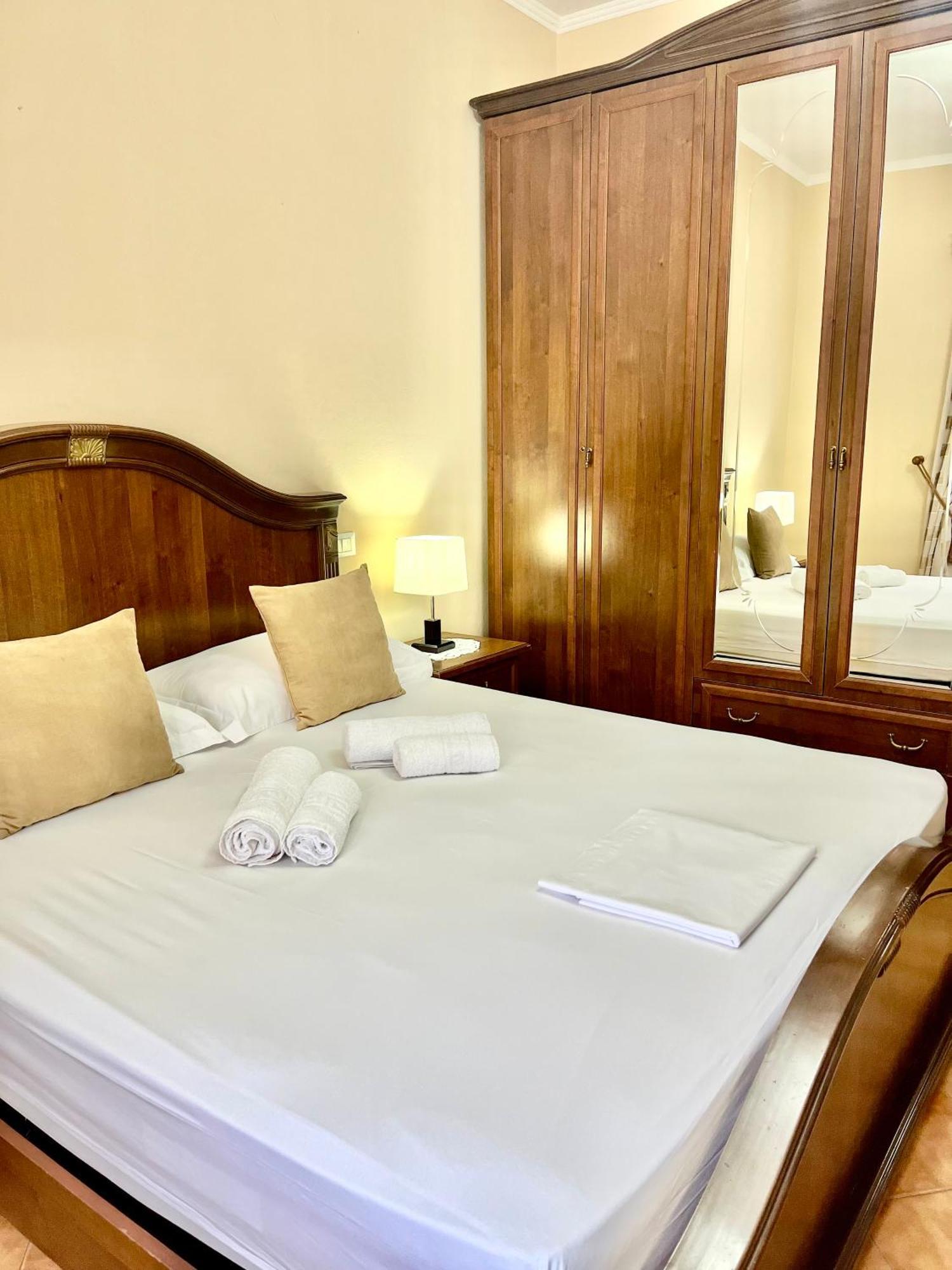 Iljazi'S Apartaments Vlore Bagian luar foto