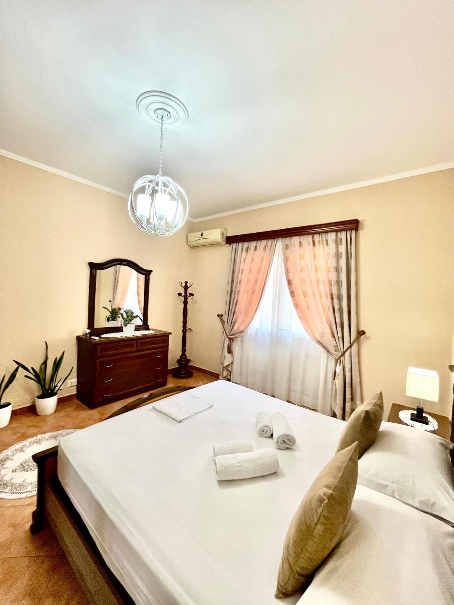 Iljazi'S Apartaments Vlore Bagian luar foto