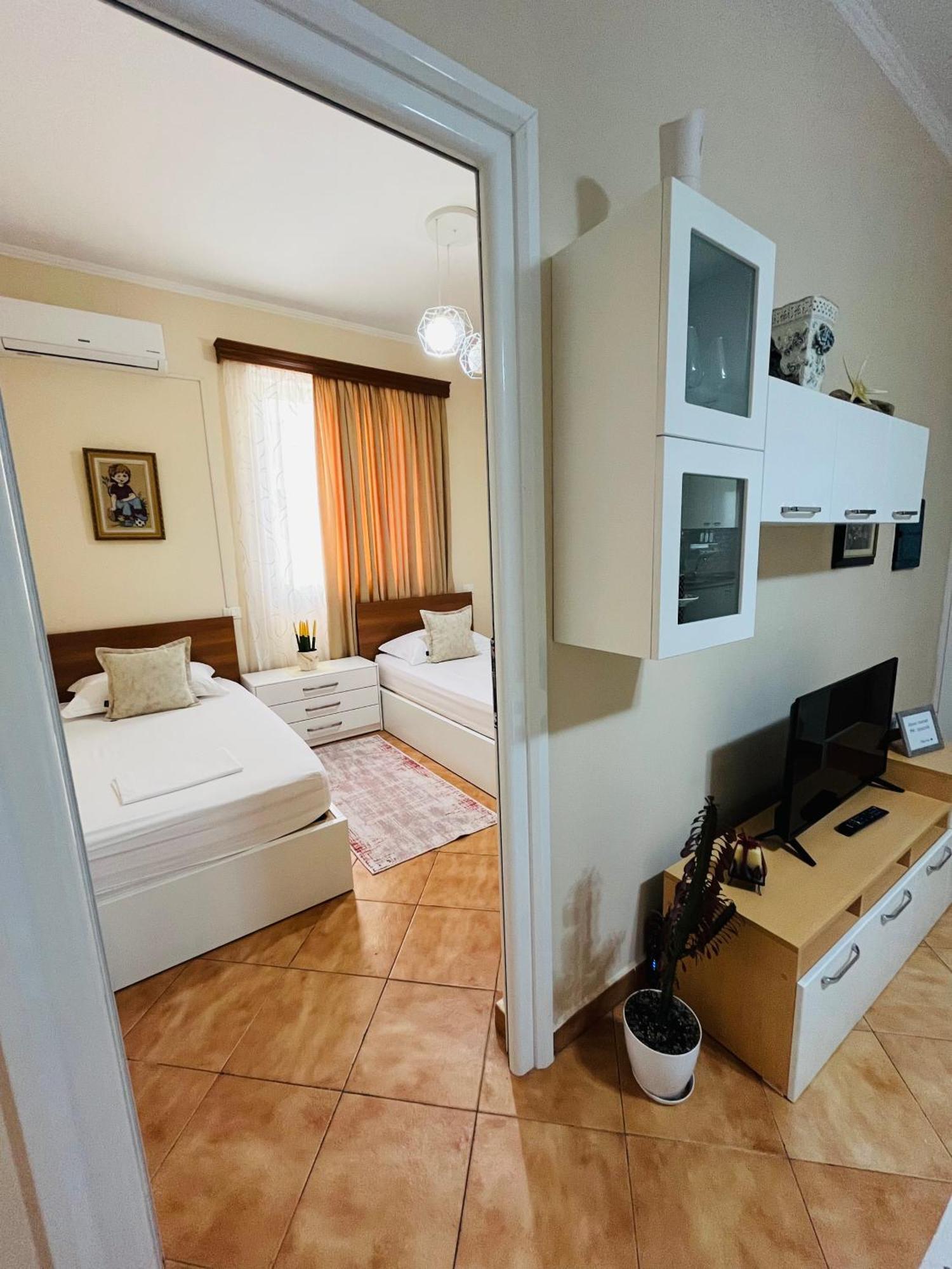 Iljazi'S Apartaments Vlore Bagian luar foto