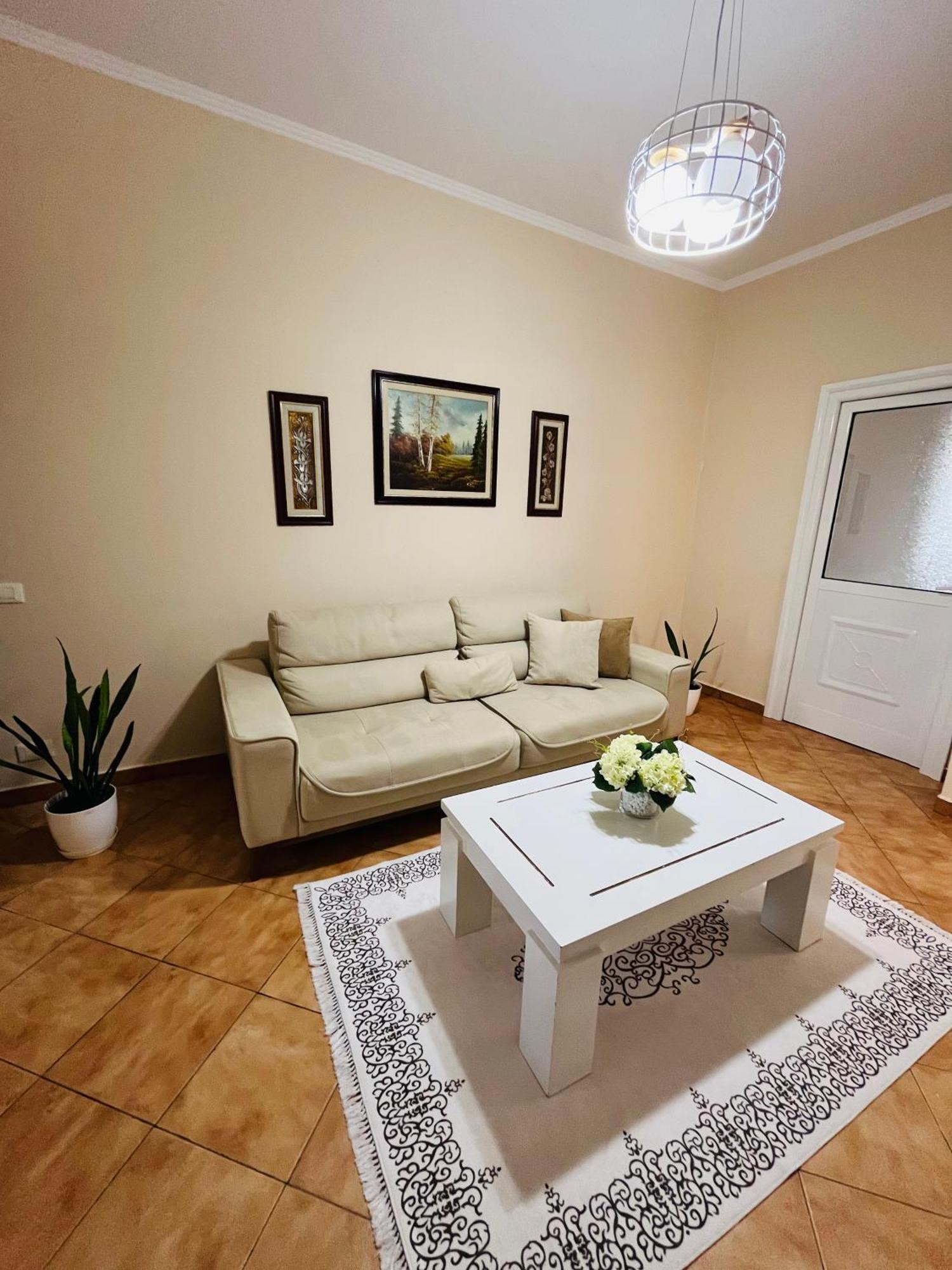 Iljazi'S Apartaments Vlore Bagian luar foto