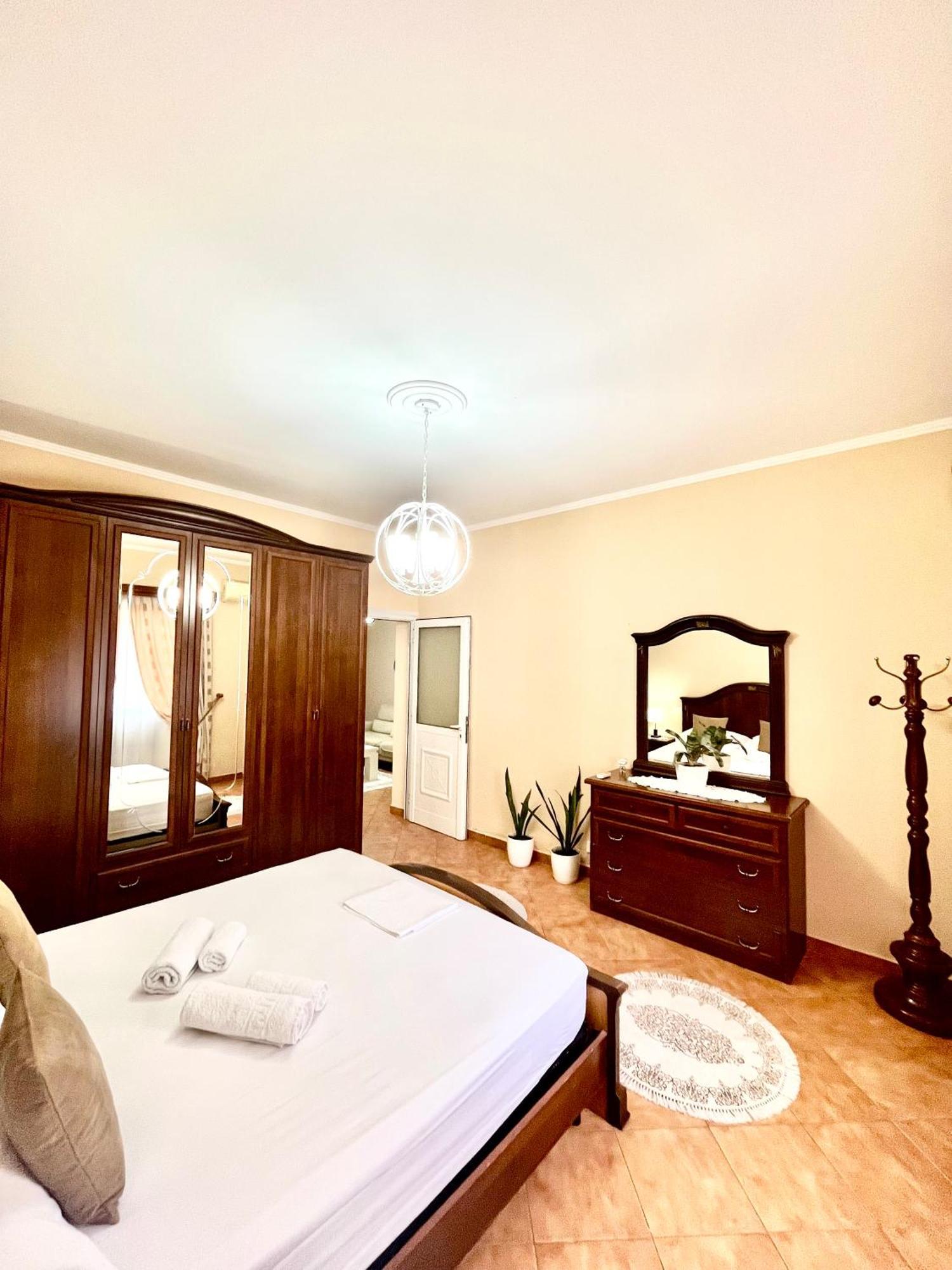 Iljazi'S Apartaments Vlore Bagian luar foto