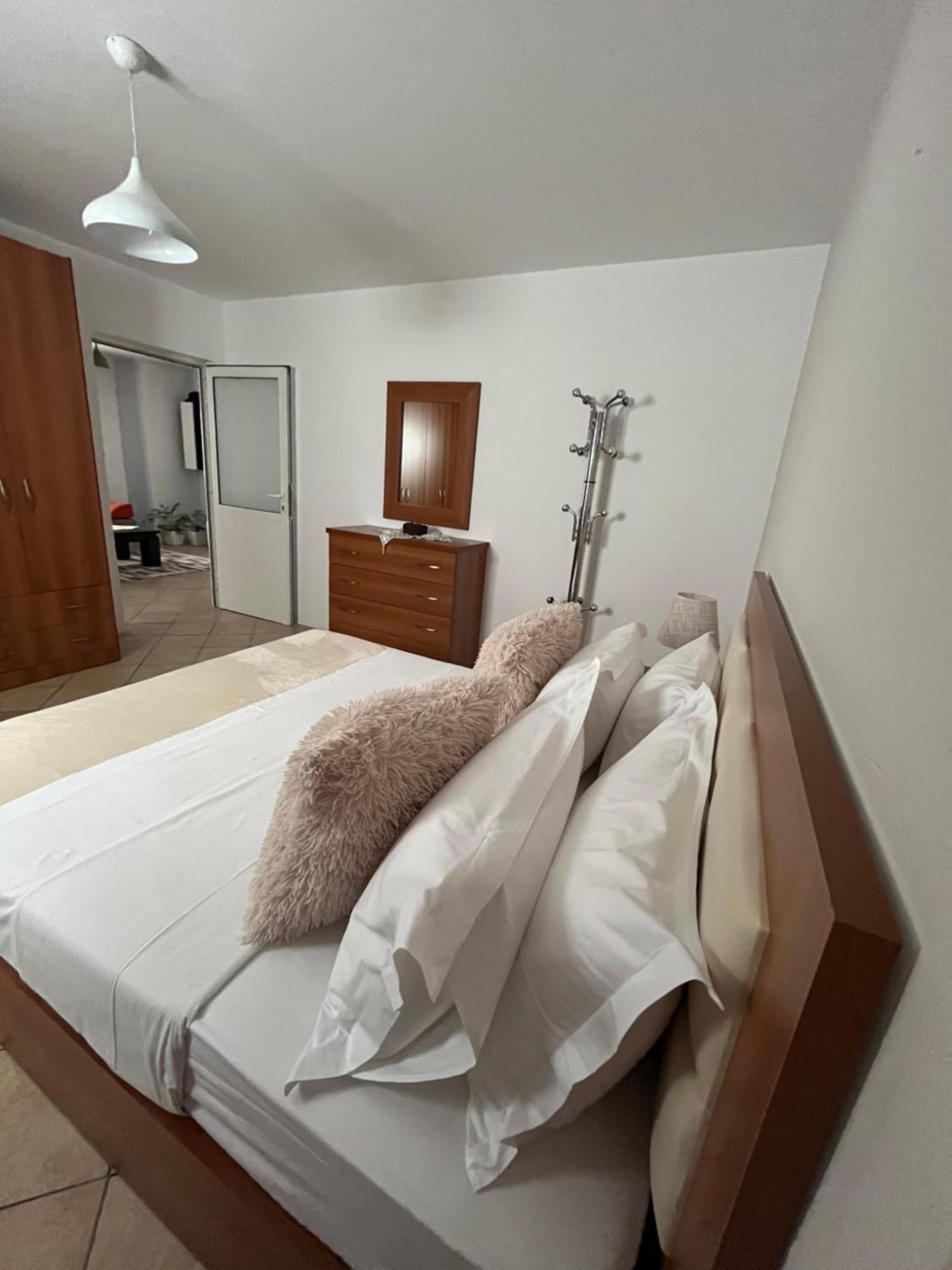 Iljazi'S Apartaments Vlore Bagian luar foto