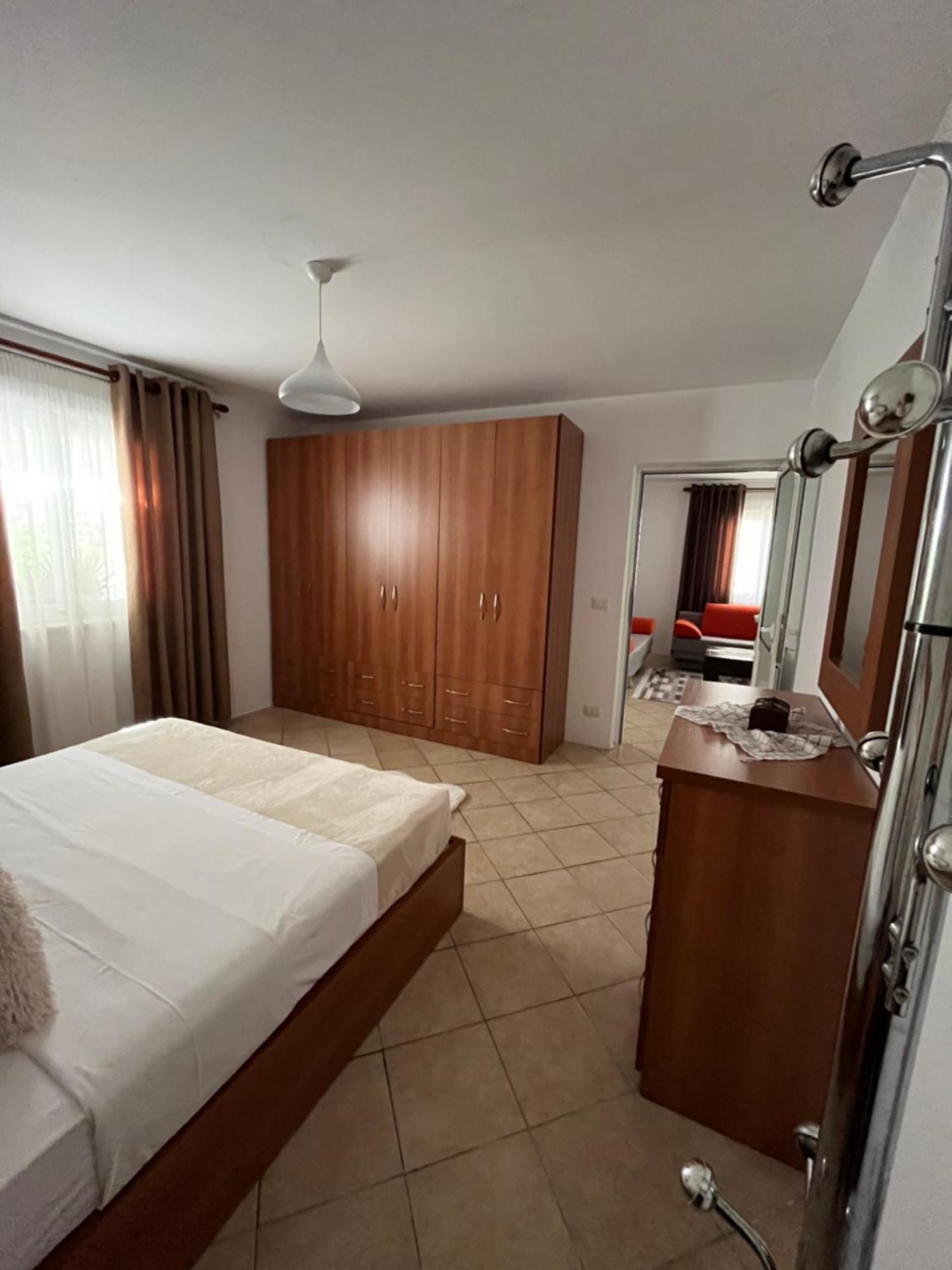 Iljazi'S Apartaments Vlore Bagian luar foto